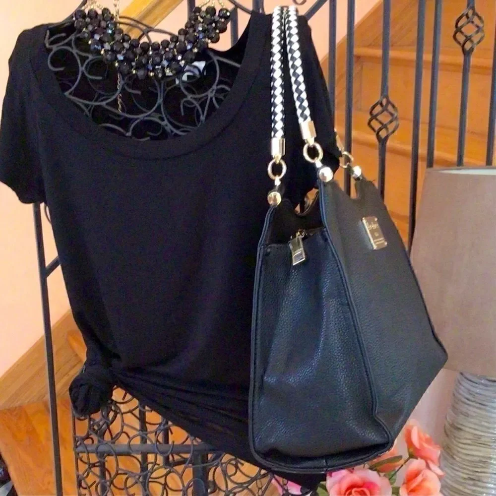 LIME BLUE SCOOP NECK BLACK TEE L NWT